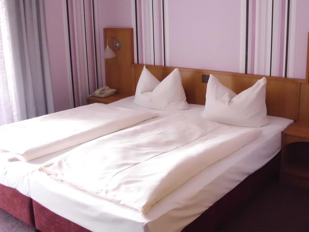 Mucha Ohg Hotel Sembziner Hof Klink Room photo